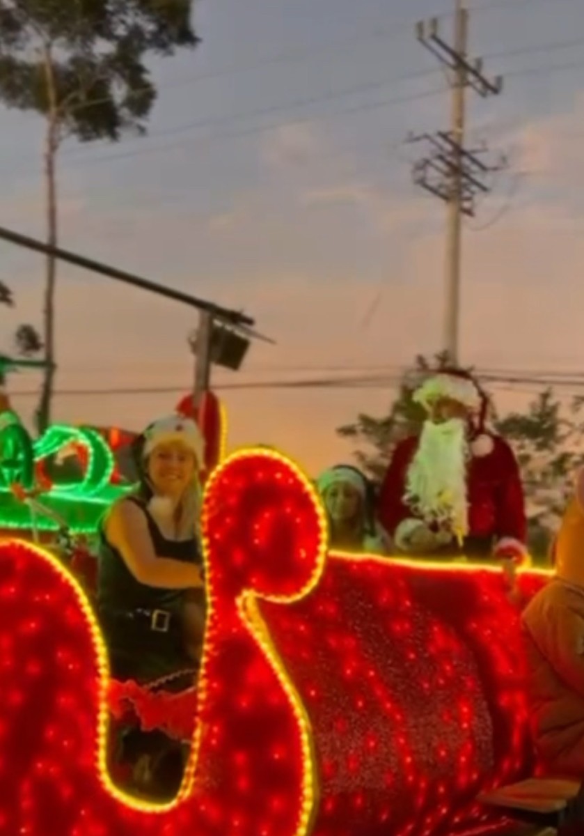 El gobernador Juan Miguel Galvis Bedoya, dando continuidad a la iniciativa Quindío Iluminado, inicia los tradicionales recorridos navideños