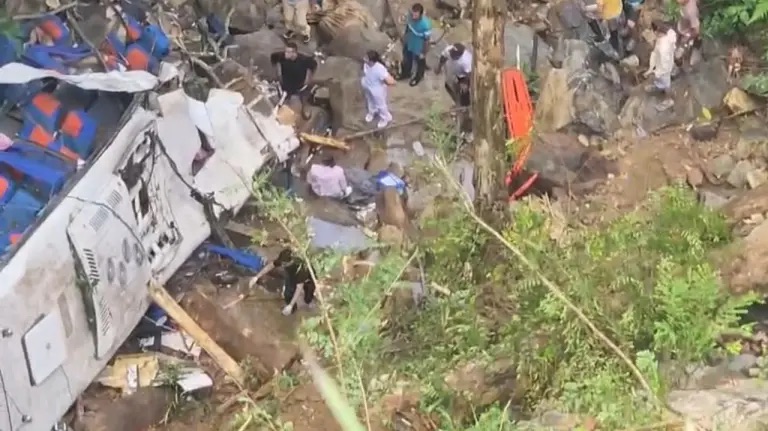 Seis heridos del trágico accidente en Segovia son trasladados a Medellín; la cifra de fallecidos asciende a 17