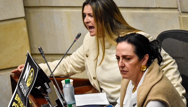 TERREMOTO POLÍTICO EN EL CENTRO DEMOCRÁTICO: MARÍA FERNANDA CABAL RENUNCIA Y DENUNCIA “IRREGULARIDADES” EN LA ELECCIÓN DE PALOMA VALENCIA