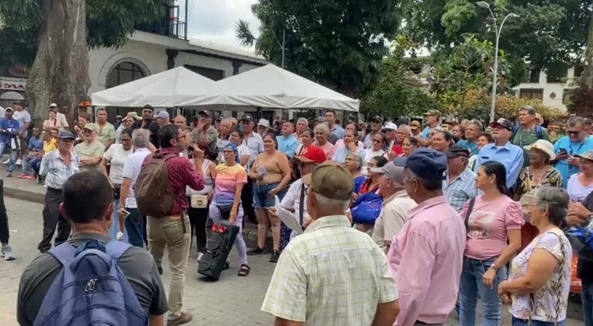 TERREMOTO POR EL PREDIAL: Cancelan sesión del Concejo en medio de furia ciudadana en Montenegro