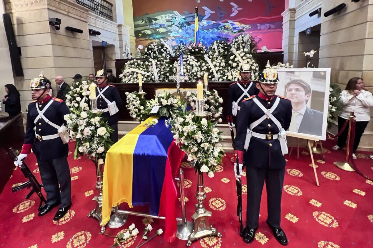 Fiscalía ordena captura de ‘Iván Márquez’ y 6 cabecillas por el magnicidio de Miguel Uribe Turbay