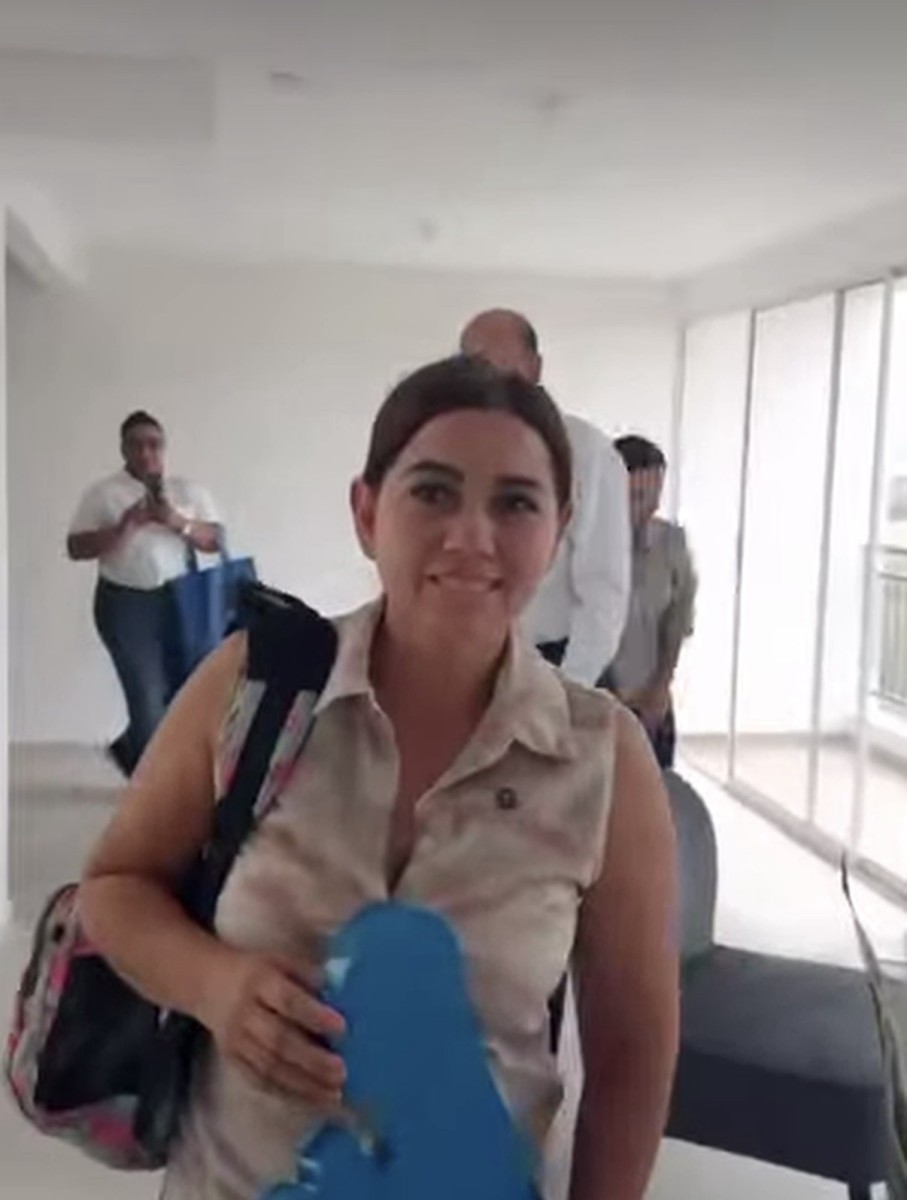 “Empeñé mi palabra y le dije que sí”: De La Espriella cumplió promesa a una niña y entregó las llaves de su nuevo hogar
