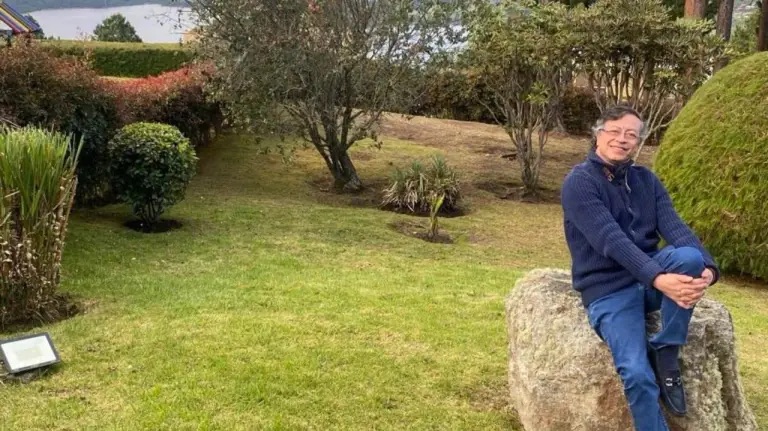 Petro responde a la polémica por la casa en La Calera y cuestiona a quienes no lo quisieron como vecino