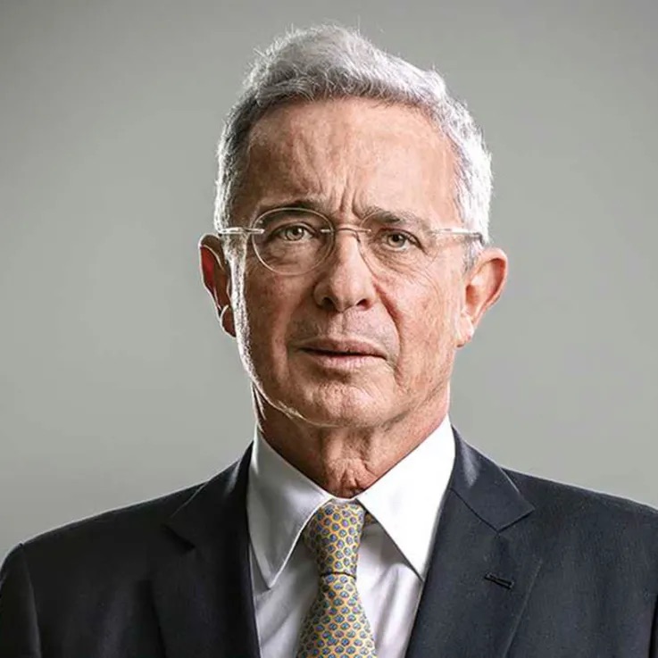 “Si hubiera sido paramilitar, lo habría sido de frente”: Uribe se pronuncia sobre investigación por hechos de violencia en Antioquia
