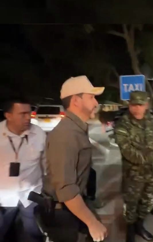“Abelardo con pistola al cinto”: Petro arremete contra De La Espriella por su patrullaje en Santa Marta
