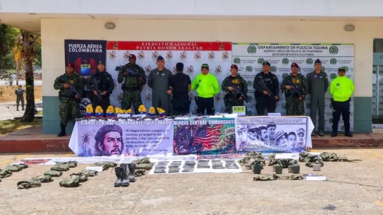 ¡Golpe a las disidencias de ‘Iván Mordisco’! Incautan 11 fusiles, drones y explosivos en Chaparral