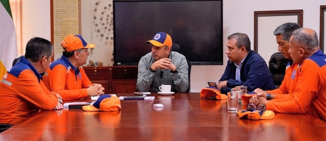 Director nacional de la Defensa Civil y Gobernador reconocen el valor del trabajo humanitario en unidad